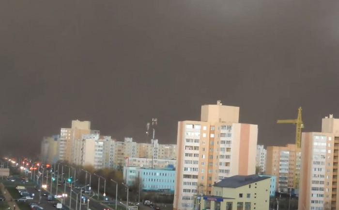 Furtună de praf în oraşul Soligorsk din Belarus.
