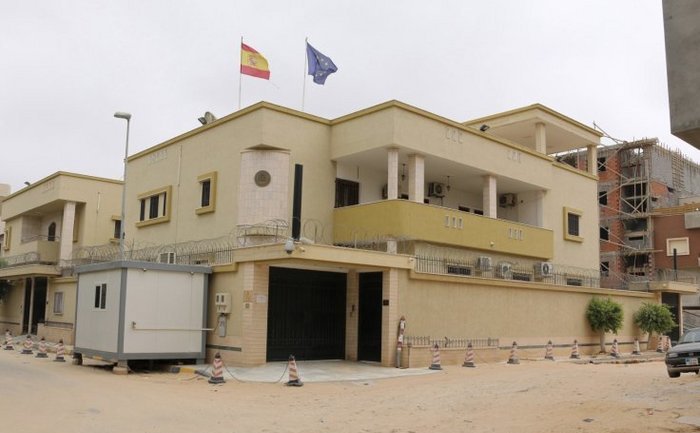 O bombă a explodat în 20 aprilie 2015 în faţa ambasadei spaniole din capitala libiană.