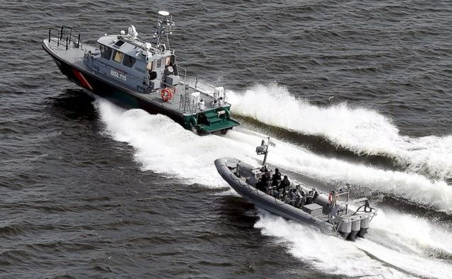 Ambarcaţiuni ale pazei de coastă finlandeze lângă Helsinki, 28 aprilie 2015.
