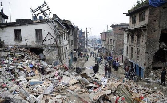 Cladiri prăbuşite şi avariate din Kathmandu. (Captură Foto)
