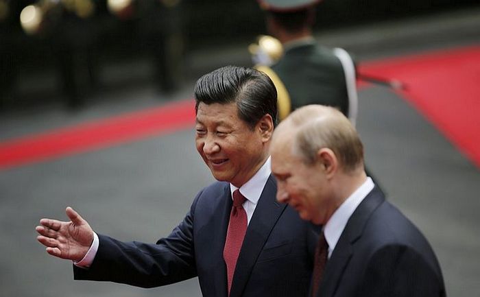 Preşedintele chinez Xi Jinping şi omologul său rus Vladimir Putin.
