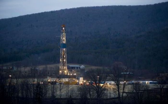 Un puţ de gaze naturale este forat în apropiere de Canton, în districtul Bradford, Pennsylvania, SUA.