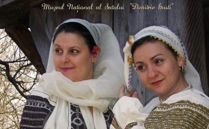 Costume tradiţionale româneşti la Muzeul Naţional al Satului „Dimitrie Gusti”.