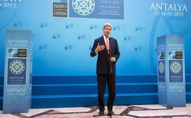 Secretarul  de stat american John Kerry se adresează în cadrul întâlnirii  miniştrilor de externe ai NATO în Antalya, Turcia, 13 mai 2015.