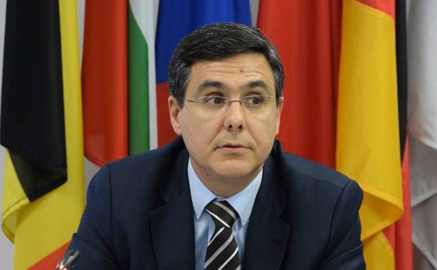 Francisco Barros Castro, Country Desk pentru România în cadrul DG Afaceri Economice şi Financiare a Comisiei Europene
 