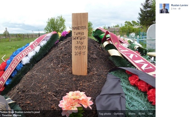 Mormântul lui Timur Mamayusupov, un soldat rus despre care activiştii susţin că a fost ucis în luptele din Ucraina.