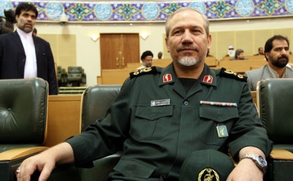Generalul Yahya Rahim Safavi, un consilier militar al liderului Suprem al Iranului, Ayatollahul Ali Khamenei.