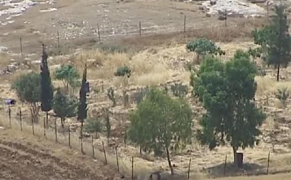 Teren agricol palestinian pe care Israelul a decis să îl transforme într-o groapă de gunoi. (Captură Foto)