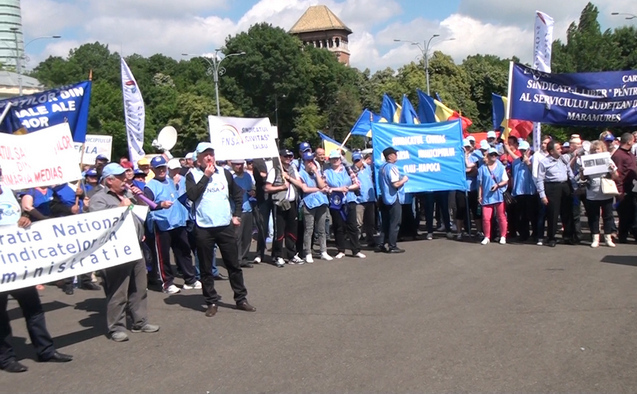 Sindicaliştii din administraţia publică locală protestează în faţa Guvernului