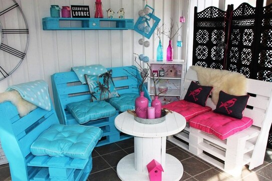 Canapele şi fotolii din paleţi (Facebook)