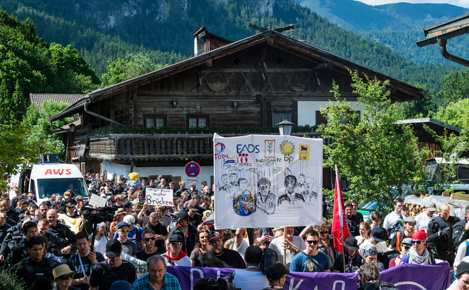 Proteste împotriva summit-ului G7 în Garmisch-Partenkirchen, Germania. 
