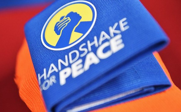 Parteneriatul 'Strângeri de  mână pentru pace', dintre organizaţiile Centrul Nobel pentru Pace de la Oslo şi FIFA.