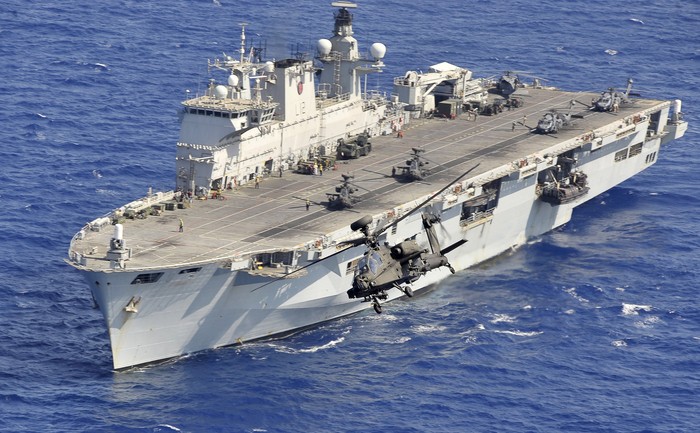 Nava de luptă britanică HMS Ocean.