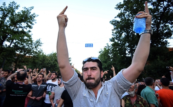 Demonstraţii la Erevan, împotriva creşterii preţurilor la electricitate , 23 iunie 2015