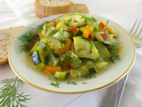 Tocană de dovlecei (Maria Matyiku / Epoch Times)