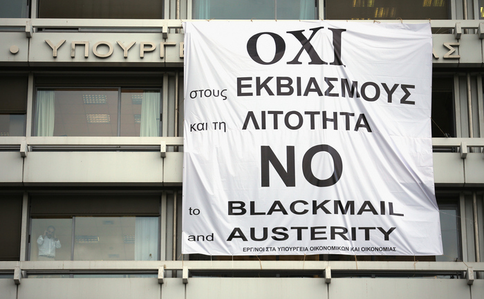 Banner împotriva austerităţii în Grecia, 1 iulie 2015