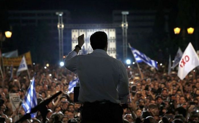 Premierul grec Alexis Tsipras se adresează susţinătorilor în Piaţa Syntagma din Atena, 3 iulie 2015.