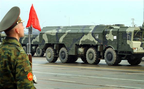 Sistemul de rachete Iskander este văzut în Alabino, lăngă Moscova.