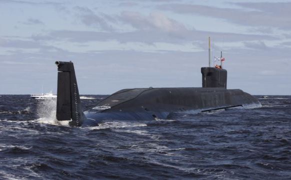 Submarin nuclear rusesc văzut în apropiere de Arkhangelsk, Rusia. (Captură Foto)