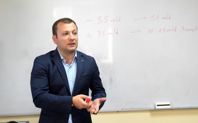 Oleg Zolotco, Analist Financiar