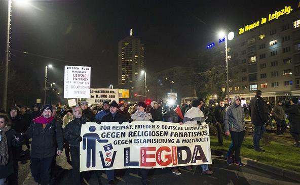 Susţinători ai LEGIDA participă la un miting în Leipzig, estul Germaniei, 21 ianuarie 2015.