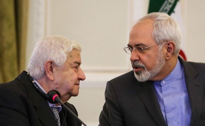 Ministrul sirian de externe Walid Muallem (st) şi omologul său iranian Mohammad Javad Zarif.