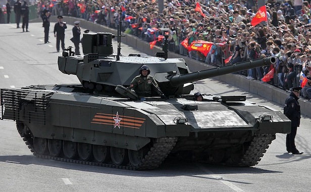 Tancul rusesc T-14 Armata prezentat cu ocazia Zilei Victoriei la Moscova în 9 mai 2015. (Captură Foto)