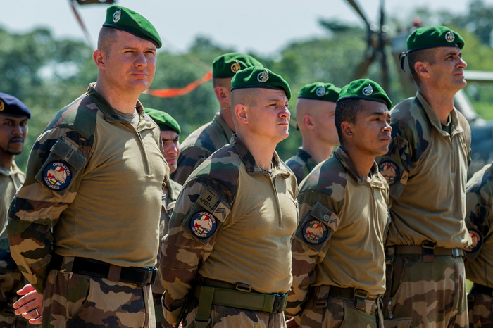 9:45 Conclusion Morning exercises Înrolare în Legiunea străină în 2015 | Epoch Times România