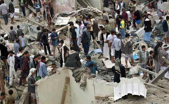 Scena unui atac aerian desfăşurat de Arabia Saudită asupra capitalei yemenite Sana’a în 20 iulie 2015.