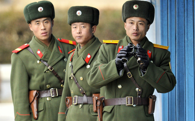 Soldaţi nord-coreeni.