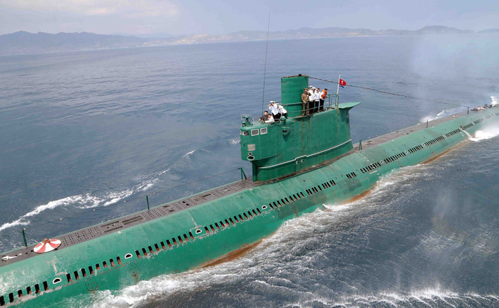 Liderul nord-coreean Kim Jong-un inspectează submarinul Nr. 748 al Armatei Populare Coreene.