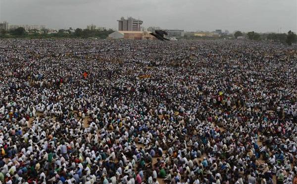 Demonstraţii masive în Gujarat, 26 august