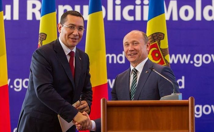 Premierul Victor Ponta şi omologul său moldovean Valeriu Streleţ (gov.md)