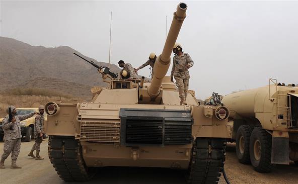 Trupele terestre saudite au pătruns pe teritoriul yemenit în 26 august 2015. În poză, soldaţii saudiţi sunt văzuţi la graniţa dintre Arabia Saudită şi Yemen, în provincia saudită sud-vestică Jizan, 13 aprilie 2015.