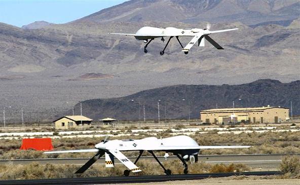 O dronă americană MQ-1 Predator decolează de la Creech Air Force Base în Nevada, SUA.