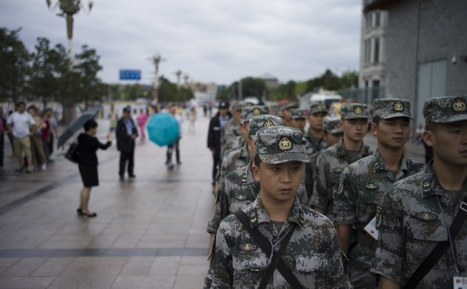 Armata de Eliberare a Poporului repetând pe 1 septembrie pentru Parada programată la Beijing (Fred Dufour/AFP/Getty Images)