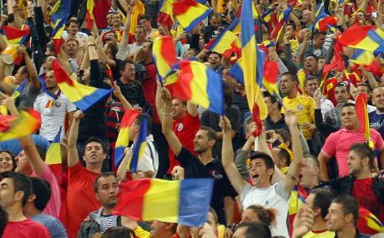 Suporteri ai echipei naţionale de fotbal a României.