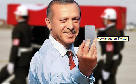 Coperta revistei Nokta, îl înfăţişează pe Erdogan făcându-şi un selfie la înmormântarea unui ofiţer (Captură internet)