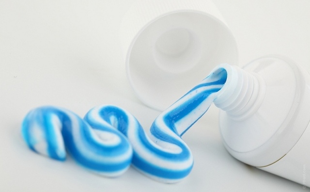 Utilizări mai puţin cunoscute ale pastei de dinţi