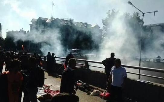 Două explozii au lovit participanţii la un miting paşnic în Ankara, 10 octombrie 2015. (Captură Foto)