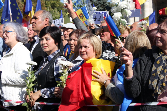 Miting de protest în centrul Chişinăului, 4 octombrie 2015 (Epoch Times România)
