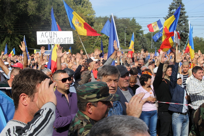 Miting de protest la Chişinău, 4 octombrie 2015