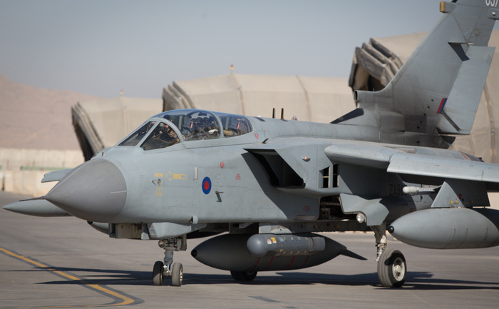 Un avion de luptă britanic, model Tornado