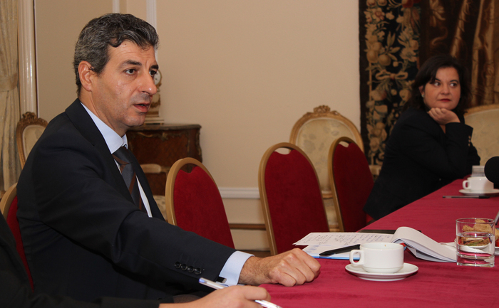 Ambasadorul României la Londra, Mihnea Motoc, la întâlnirea cu presa, 14.10. 2015 (Epoch Times)