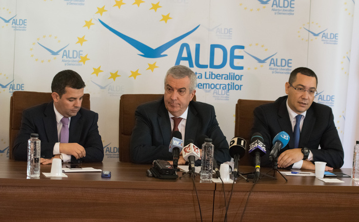 Conferinţă de presa la sediul ALDE, 19 octombrie 2015. În imagine Victor Ponta, Calin Popescu Tăriceanu şi Daniel Constantin