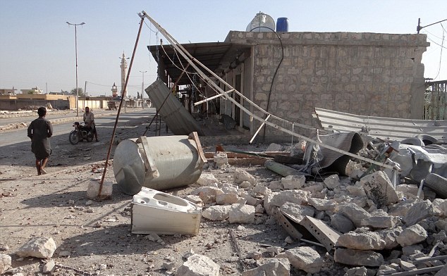 Clădiri distruse după un atac aerian rusesc asupra satului Al-Hader, sud de Alep.