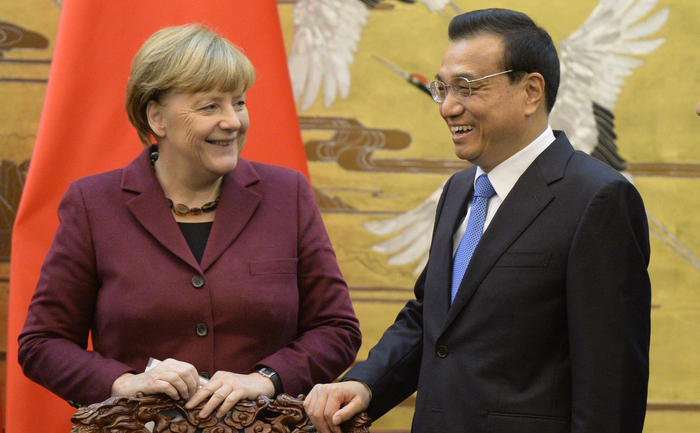 Angela Merkel împreună cu premierul chinez Li Keqiang în Marea Sală a Poporului, 29 octombrie 2015 în Beijing