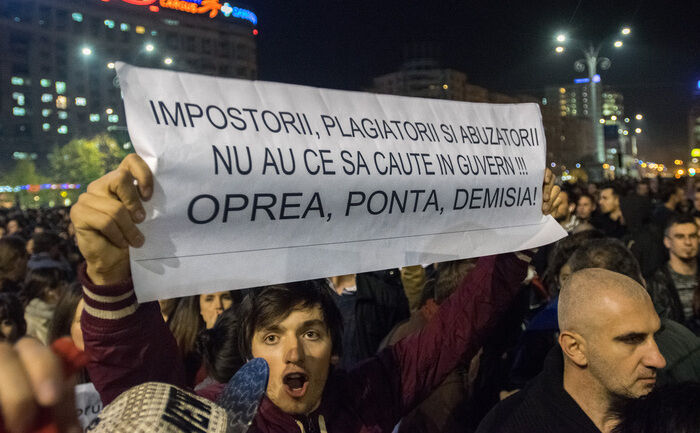 Protest de amploare în Bucureşti în urma tragediei de la Colectiv, 03 noiembrie 2015 (Eugen Horoiu/Epoch Times)