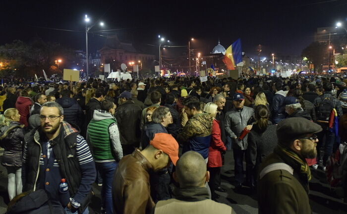 Românii ies din nou în stradă împotriva Sistemului. (Epoch Times România)