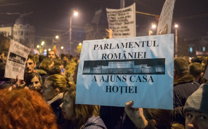 Românii ies din nou în stradă împotriva Sistemului. (Eugen Horoiu / Epoch Times România)